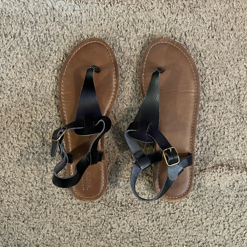 Mossimo Black Sandals Size 7.5